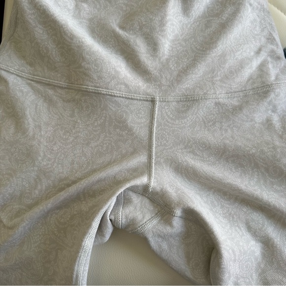 Lululemon Wunder Under Crop (Hi-Rise)
Foli Manifesto White Nimbus size 10 - Picture 9 of 14